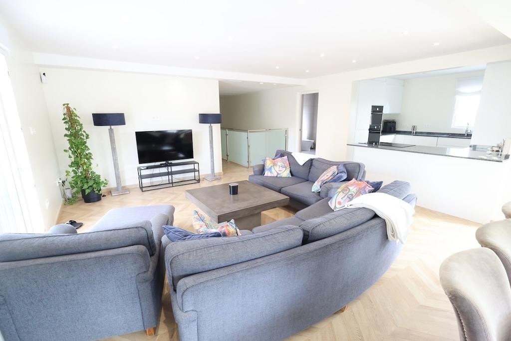 5 Bed Detached Villa in Torrevieja