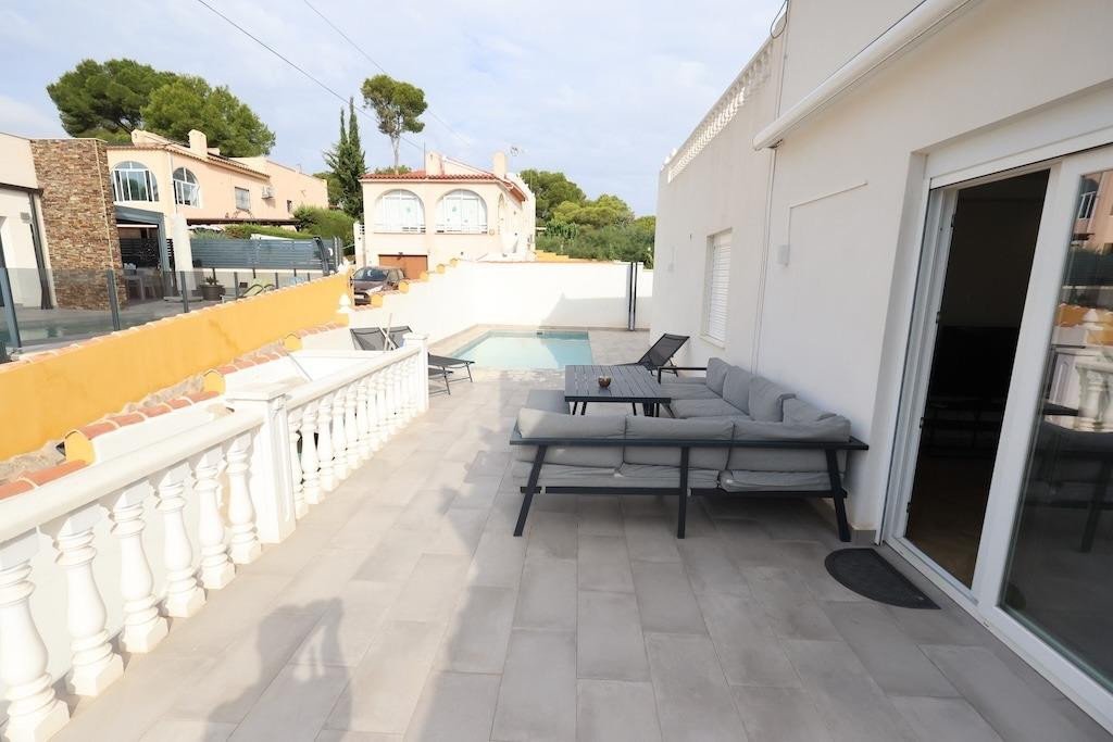 5 Bed Detached Villa in Torrevieja