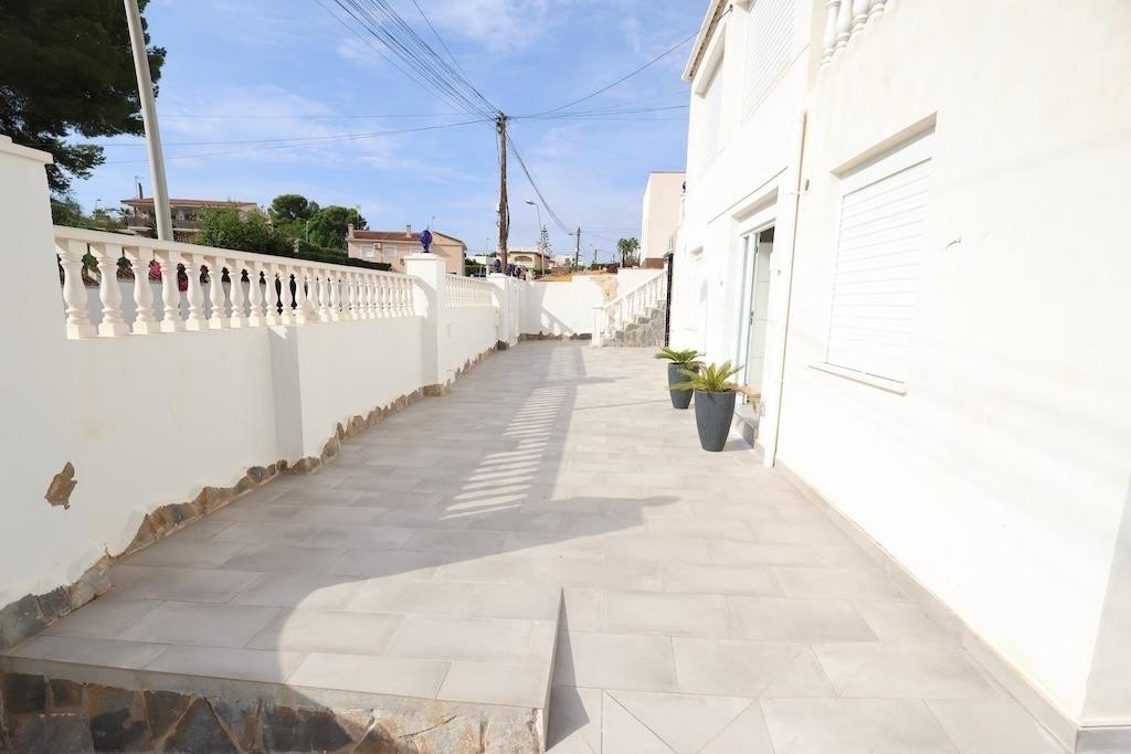 5 Bed Detached Villa in Torrevieja