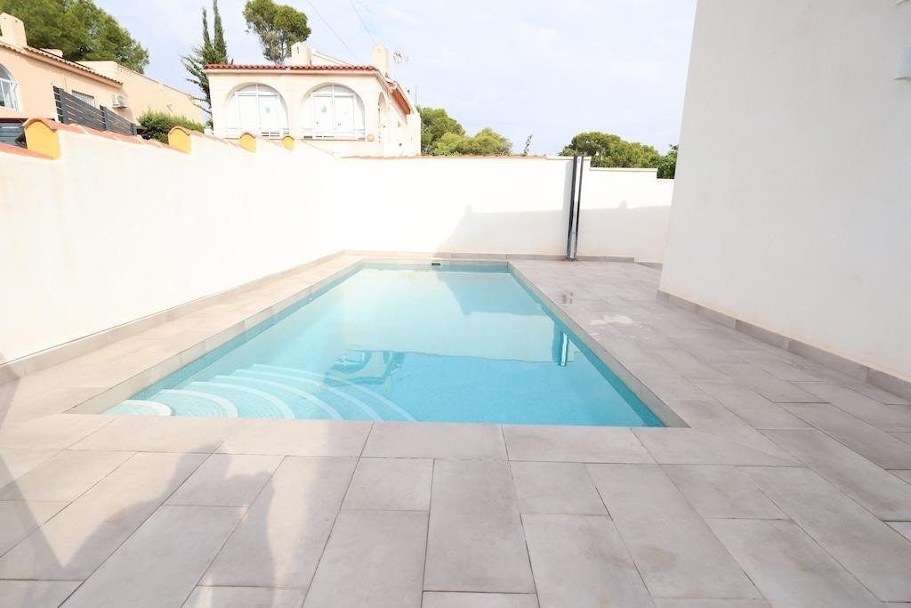 5 Bed Detached Villa in Torrevieja