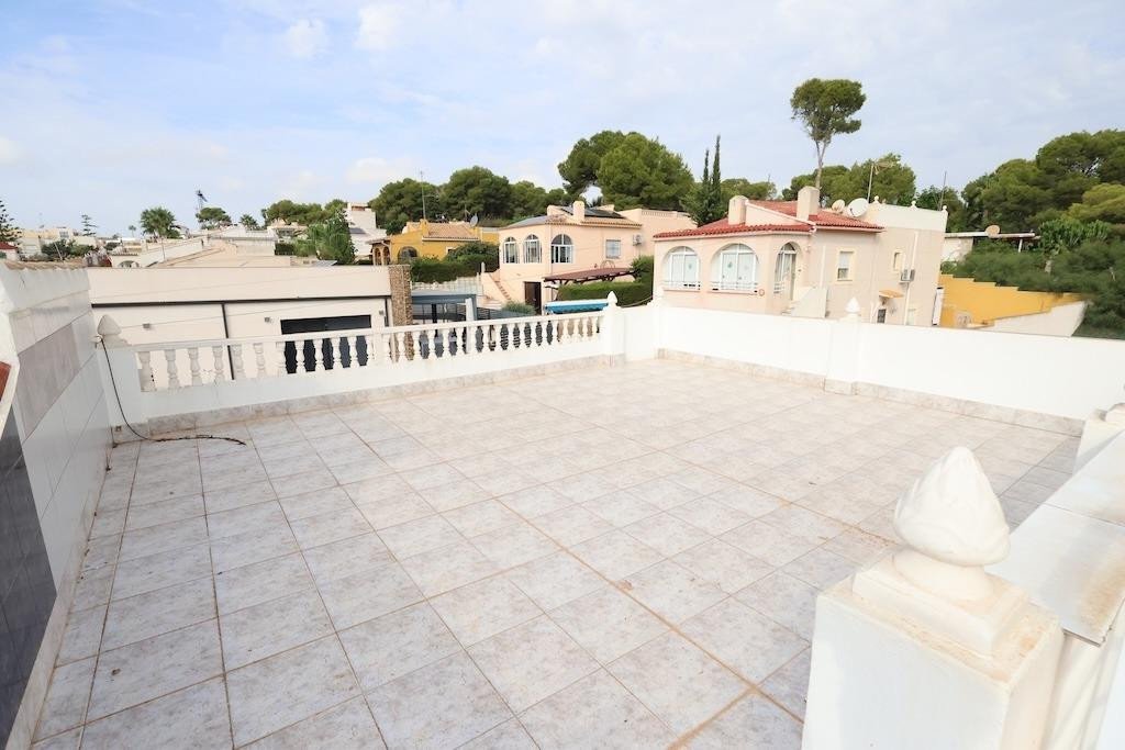5 Bed Detached Villa in Torrevieja
