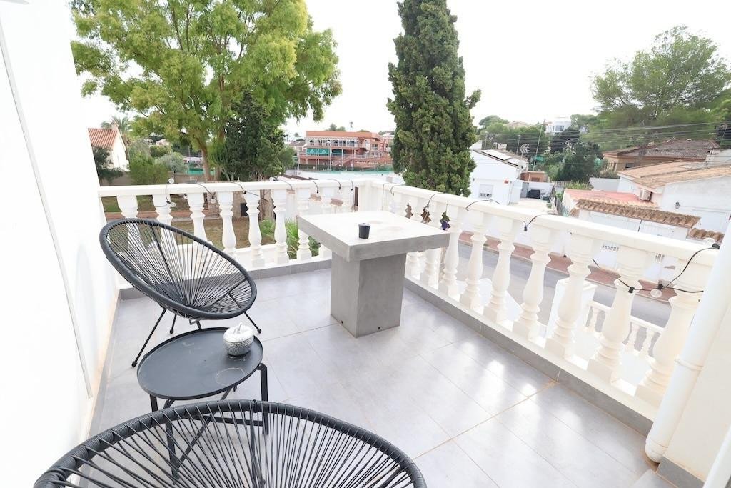 5 Bed Detached Villa in Torrevieja
