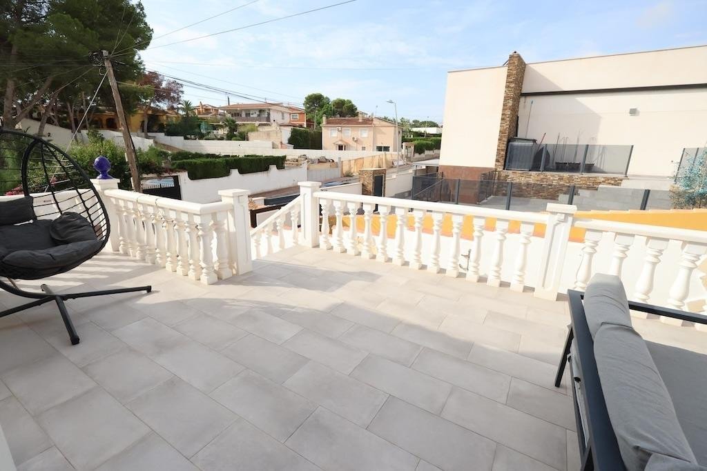 5 Bed Detached Villa in Torrevieja