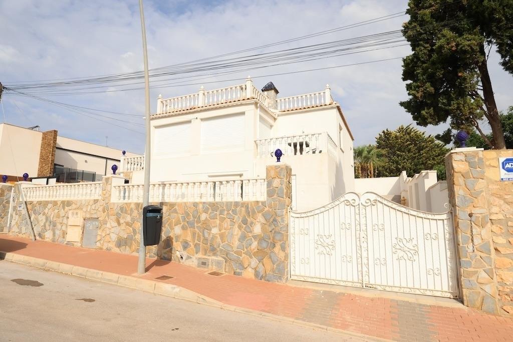 5 Bed Detached Villa in Torrevieja