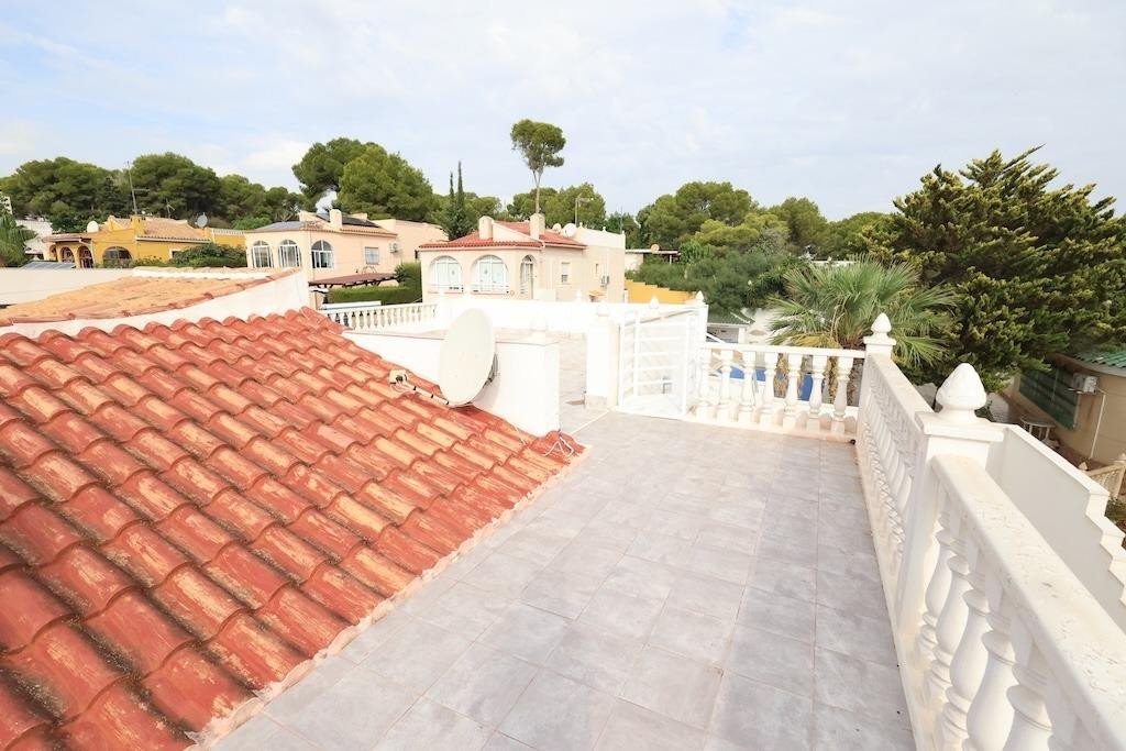 5 Bed Detached Villa in Torrevieja