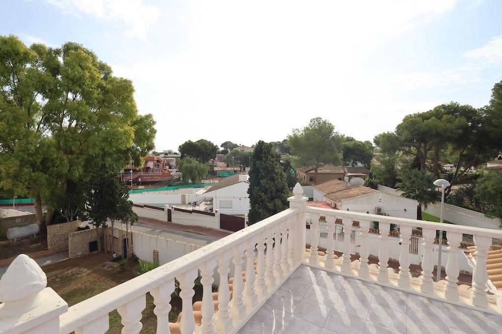 5 Bed Detached Villa in Torrevieja