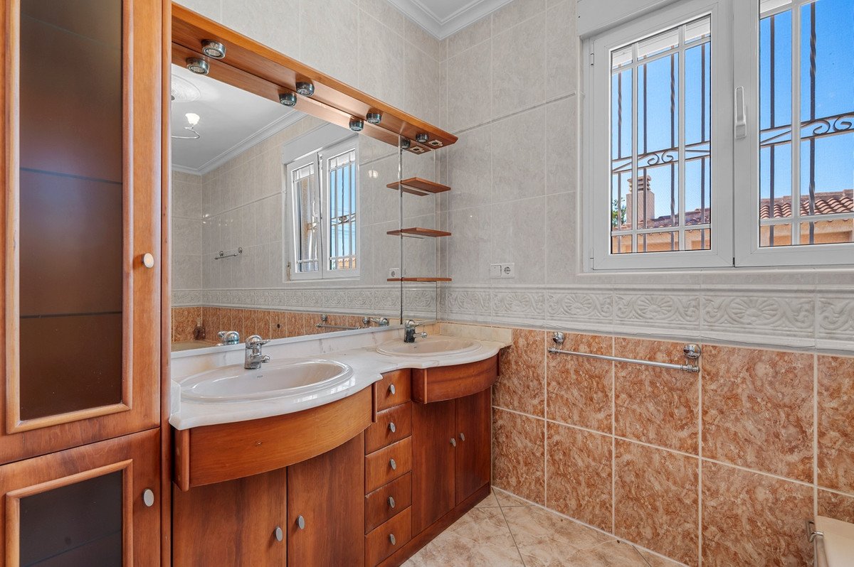 7 Bed Townhouse in Ciudad Quesada