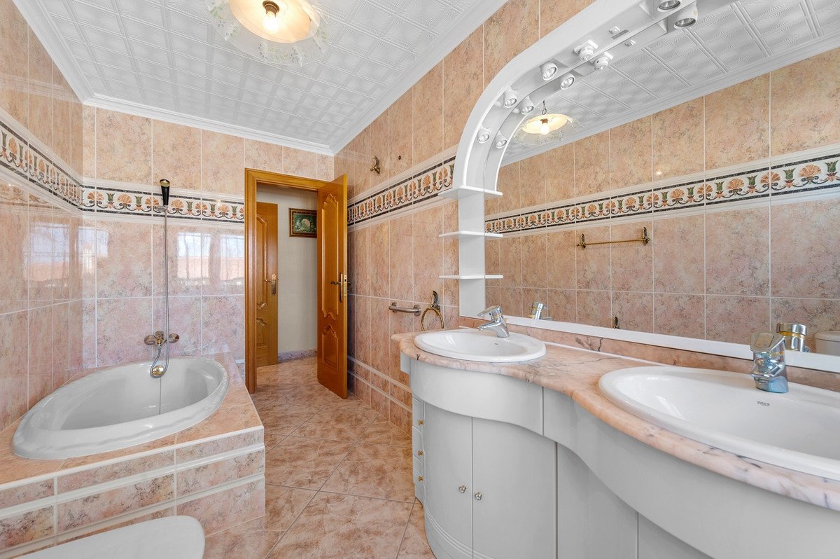 7 Bed Townhouse in Ciudad Quesada