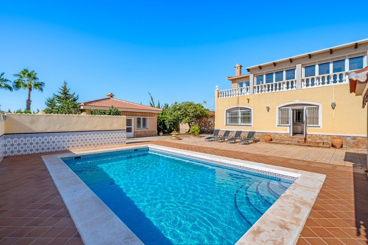 7 Bed Townhouse in Ciudad Quesada