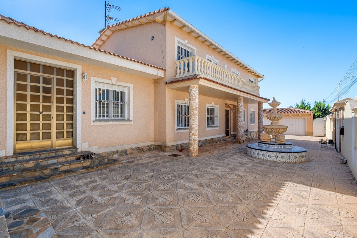 7 Bed Townhouse in Ciudad Quesada