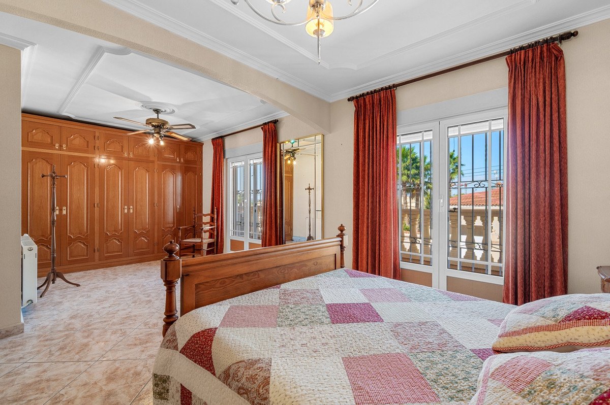 7 Bed Townhouse in Ciudad Quesada