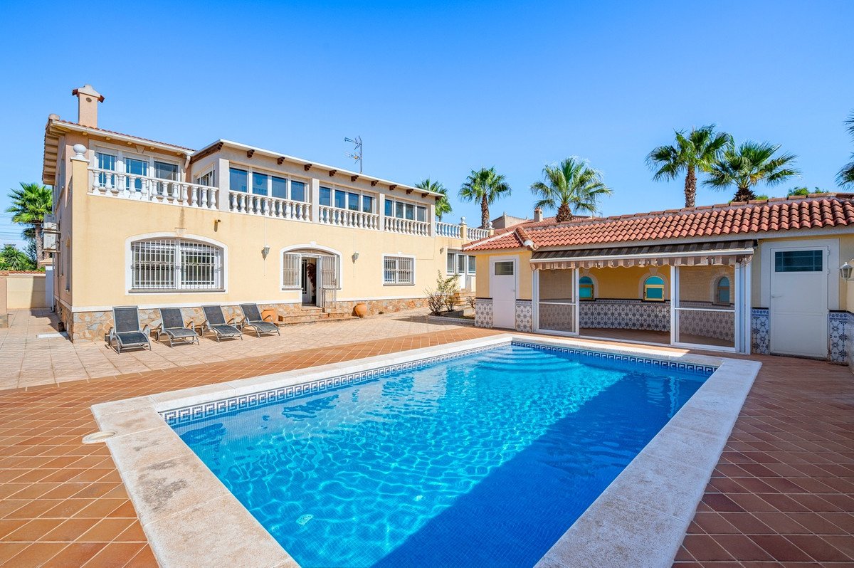 7 Bed Townhouse in Ciudad Quesada