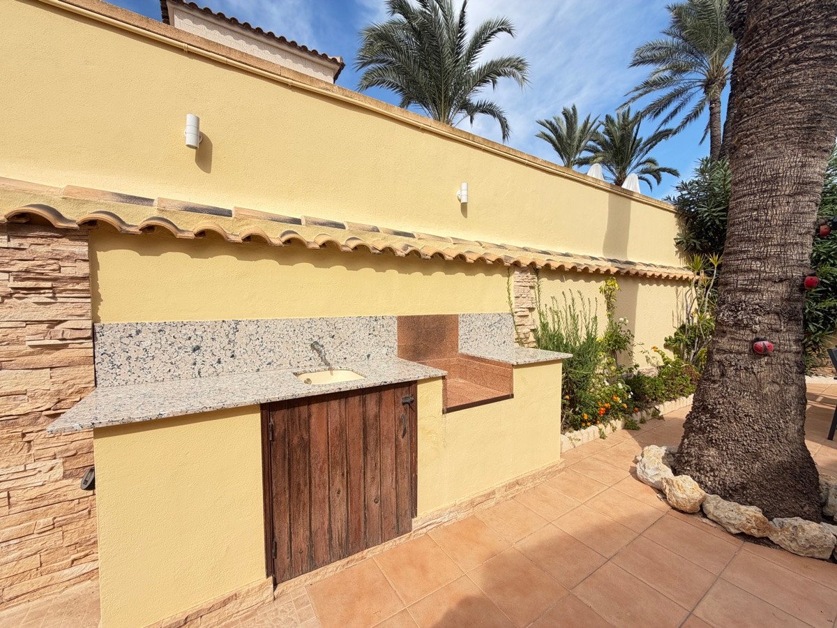 4 Bed Detached Villa in Cabo Roig