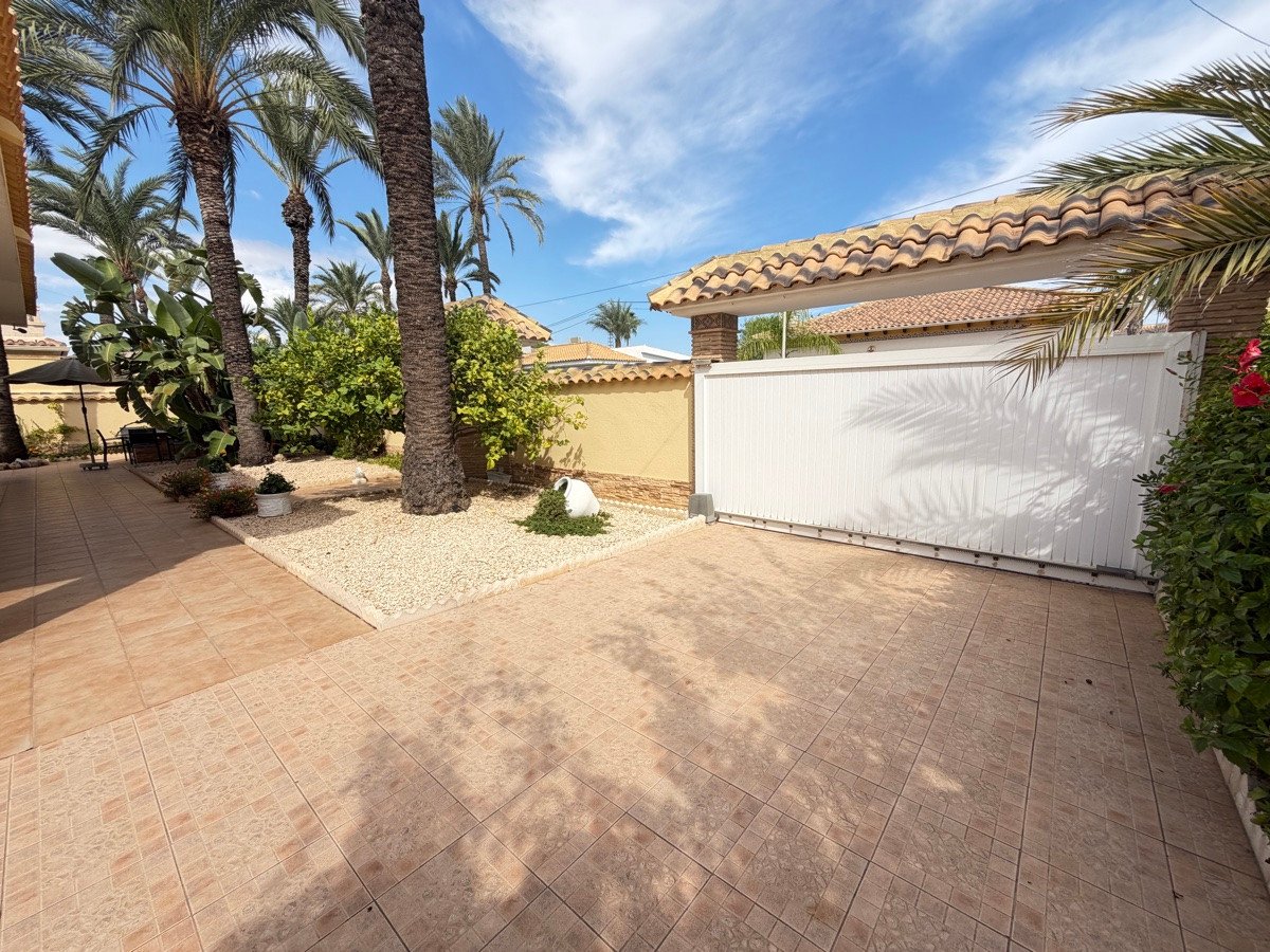 4 Bed Detached Villa in Cabo Roig