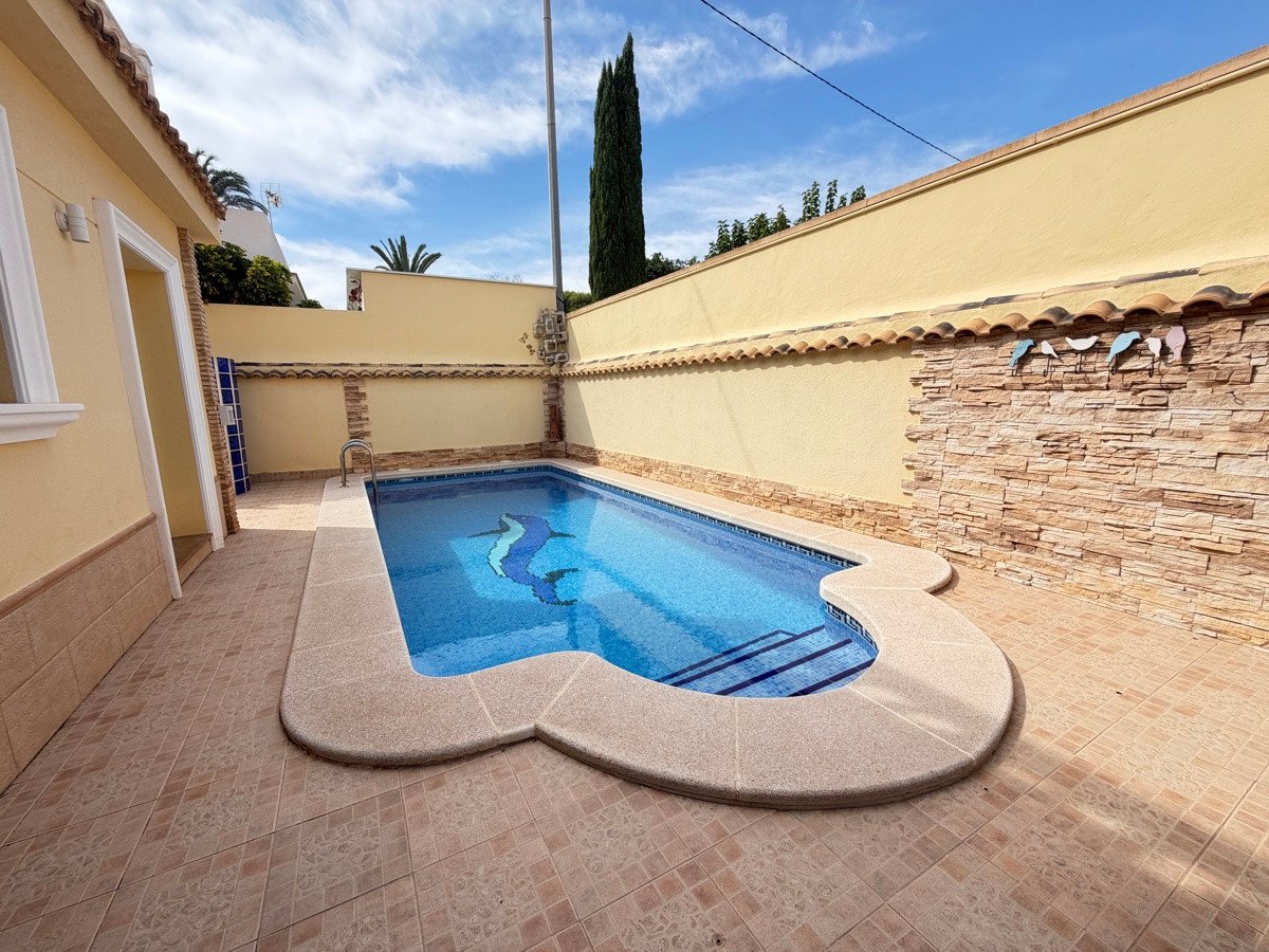 4 Bed Detached Villa in Cabo Roig
