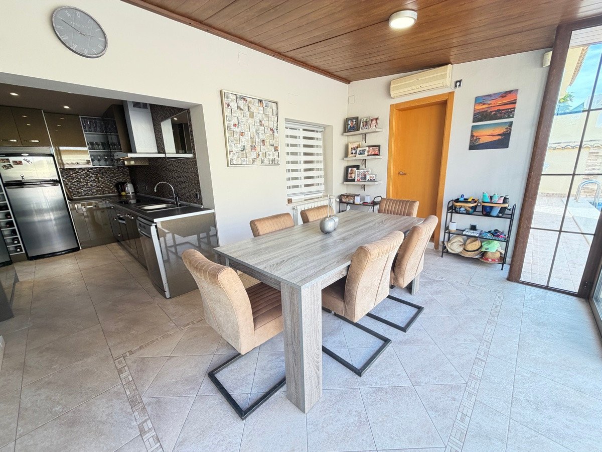 4 Bed Detached Villa in Cabo Roig