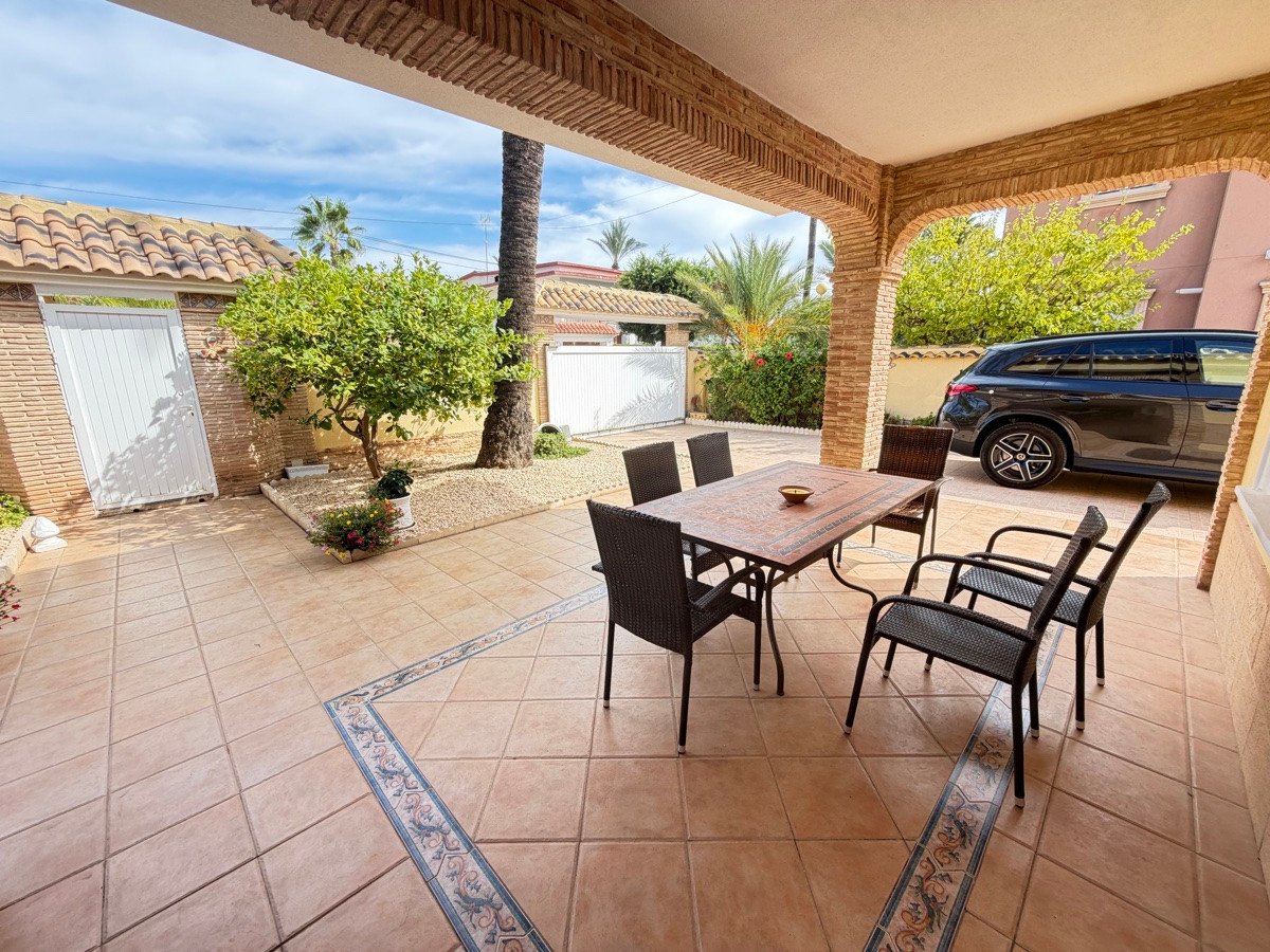 4 Bed Detached Villa in Cabo Roig