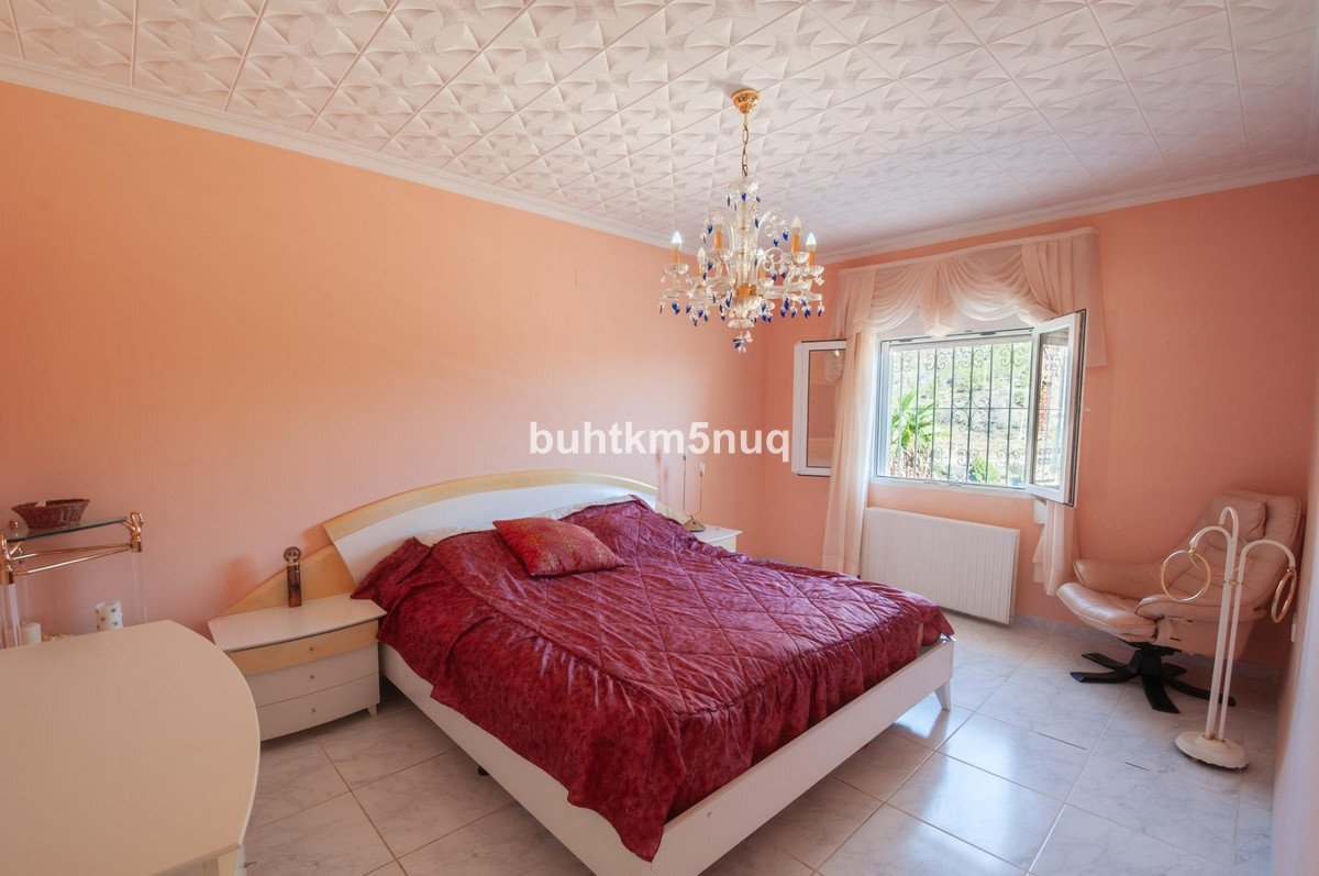 4 Bed Detached Villa in Calpe