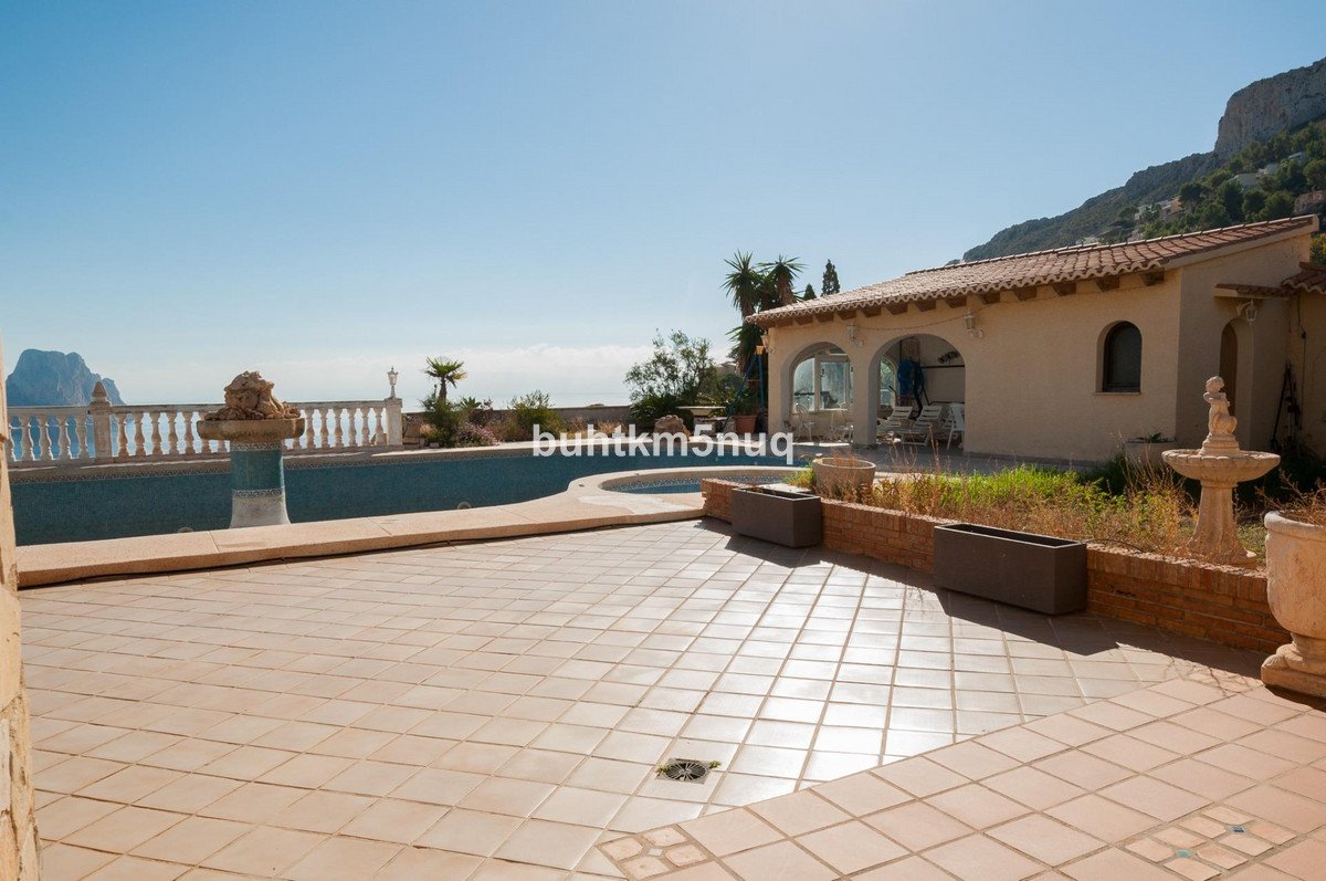4 Bed Detached Villa in Calpe