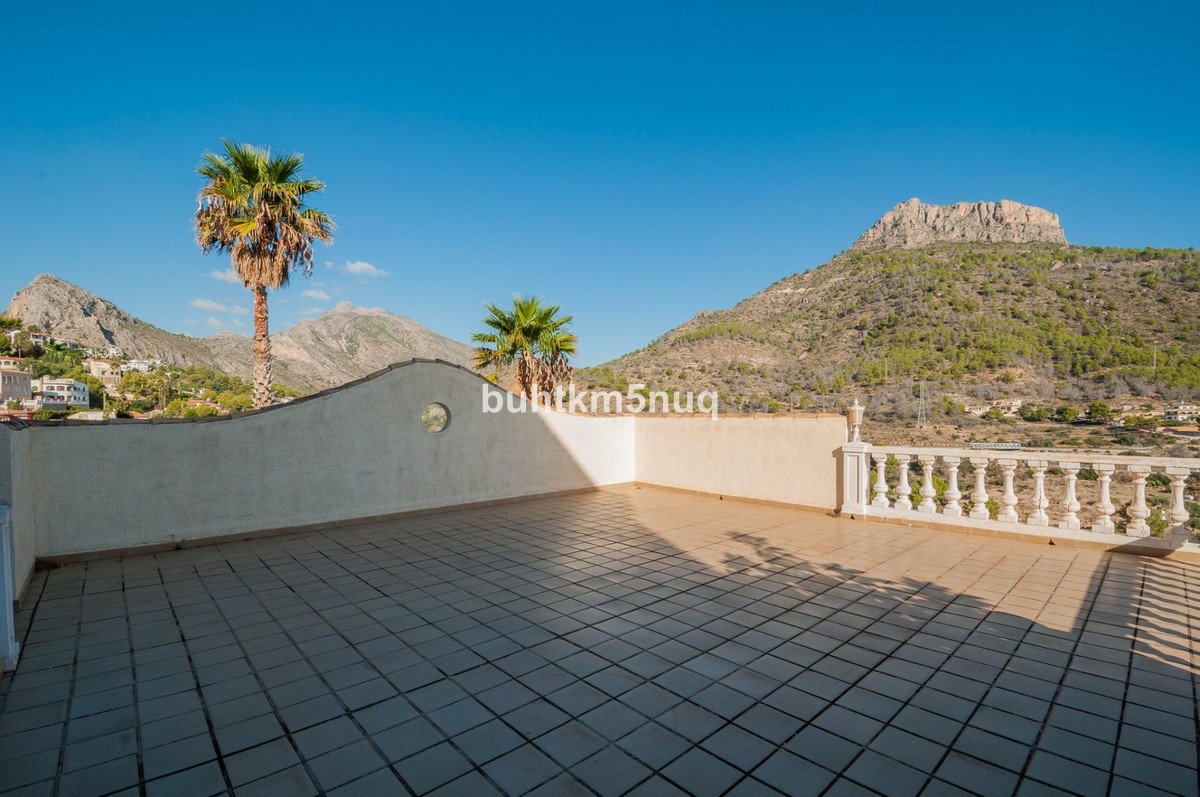 4 Bed Detached Villa in Calpe