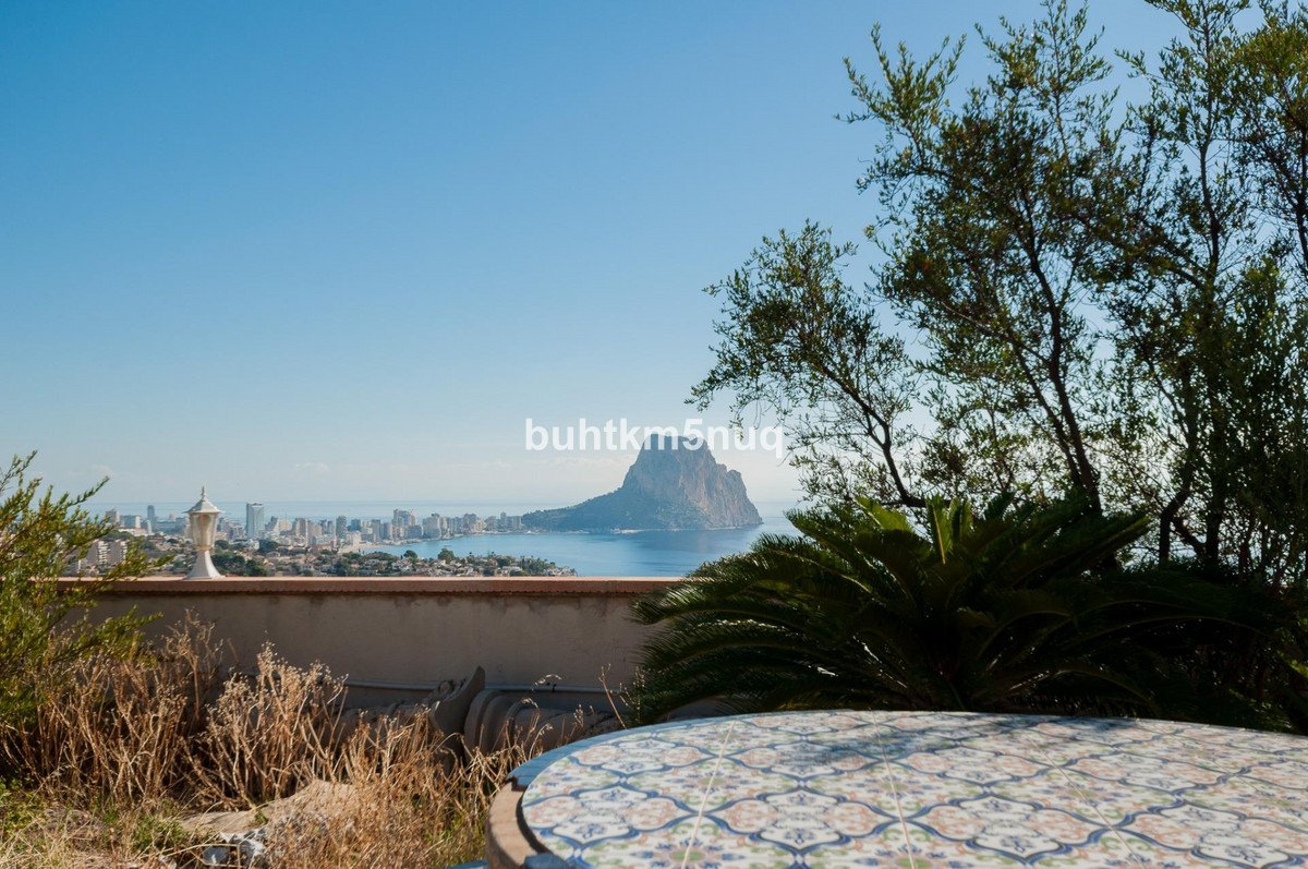 4 Bed Detached Villa in Calpe
