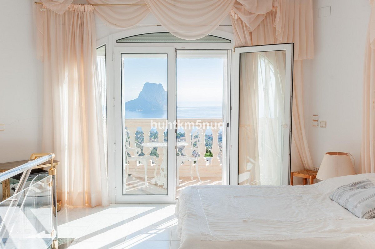 4 Bed Detached Villa in Calpe