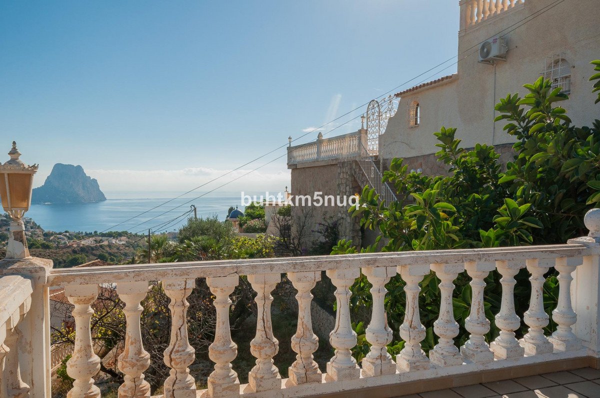 4 Bed Detached Villa in Calpe