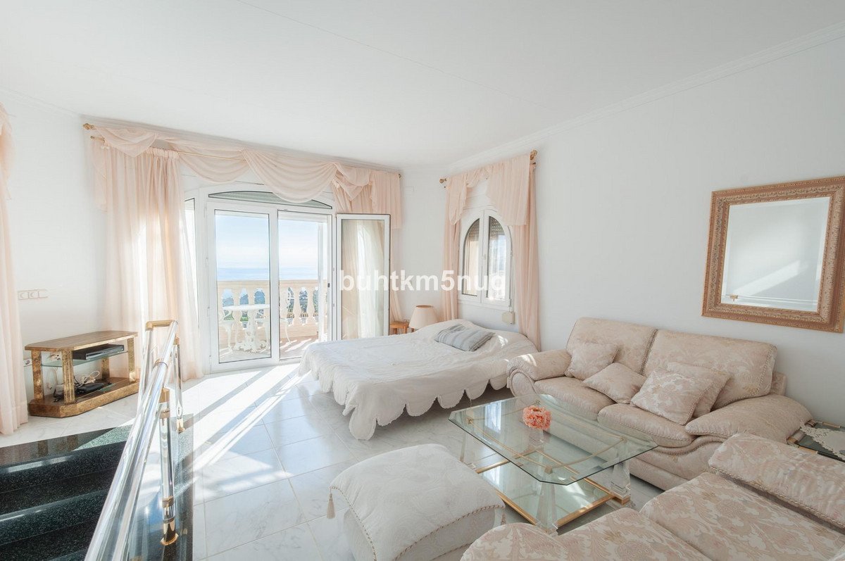 4 Bed Detached Villa in Calpe