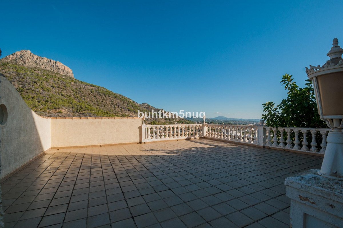 4 Bed Detached Villa in Calpe