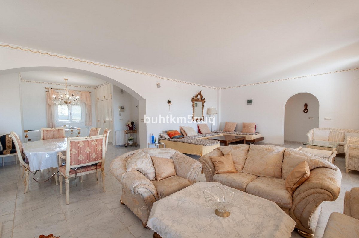 4 Bed Detached Villa in Calpe