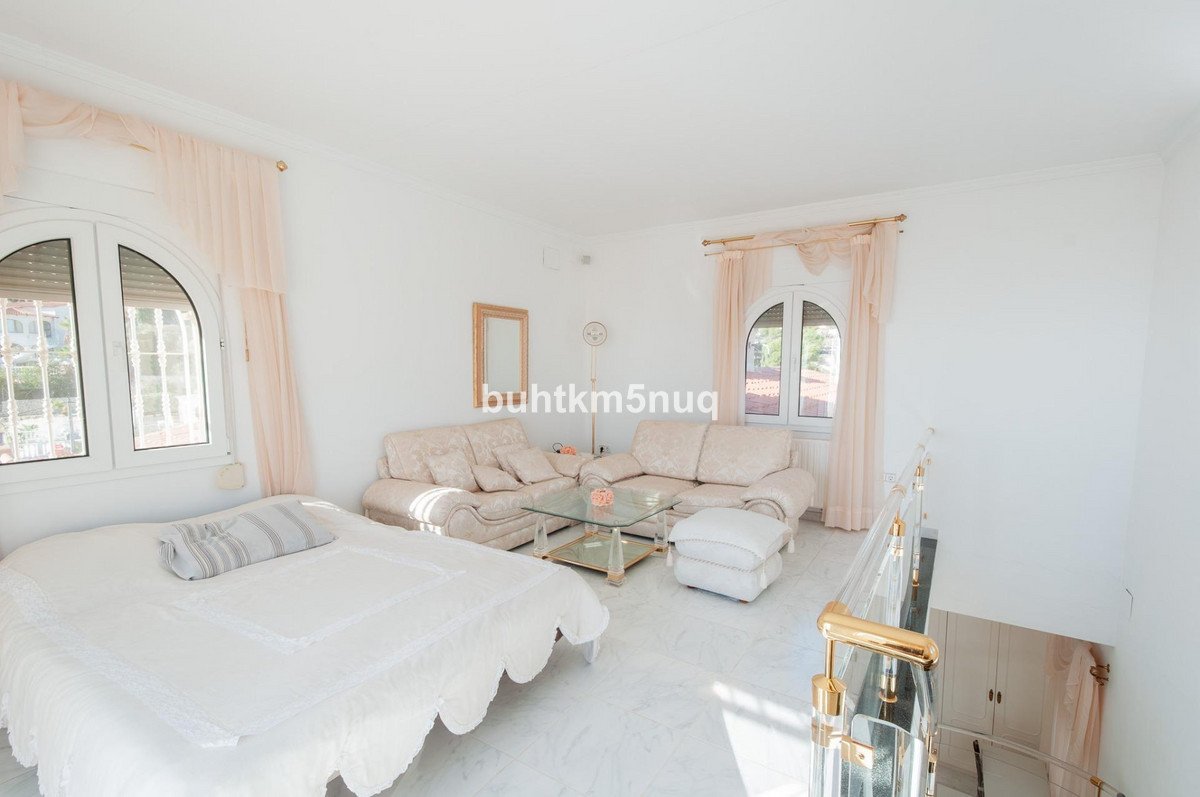 4 Bed Detached Villa in Calpe