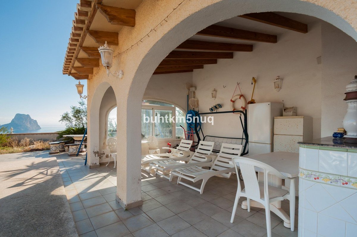 4 Bed Detached Villa in Calpe