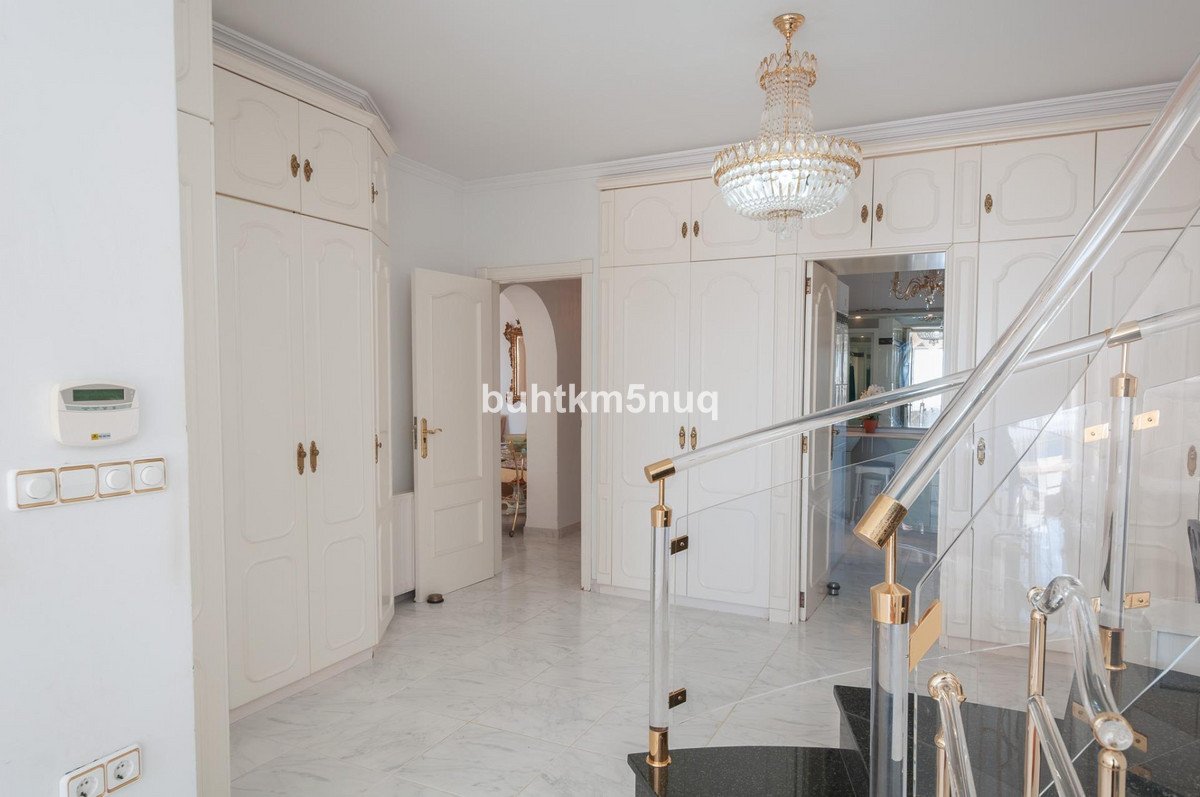 4 Bed Detached Villa in Calpe