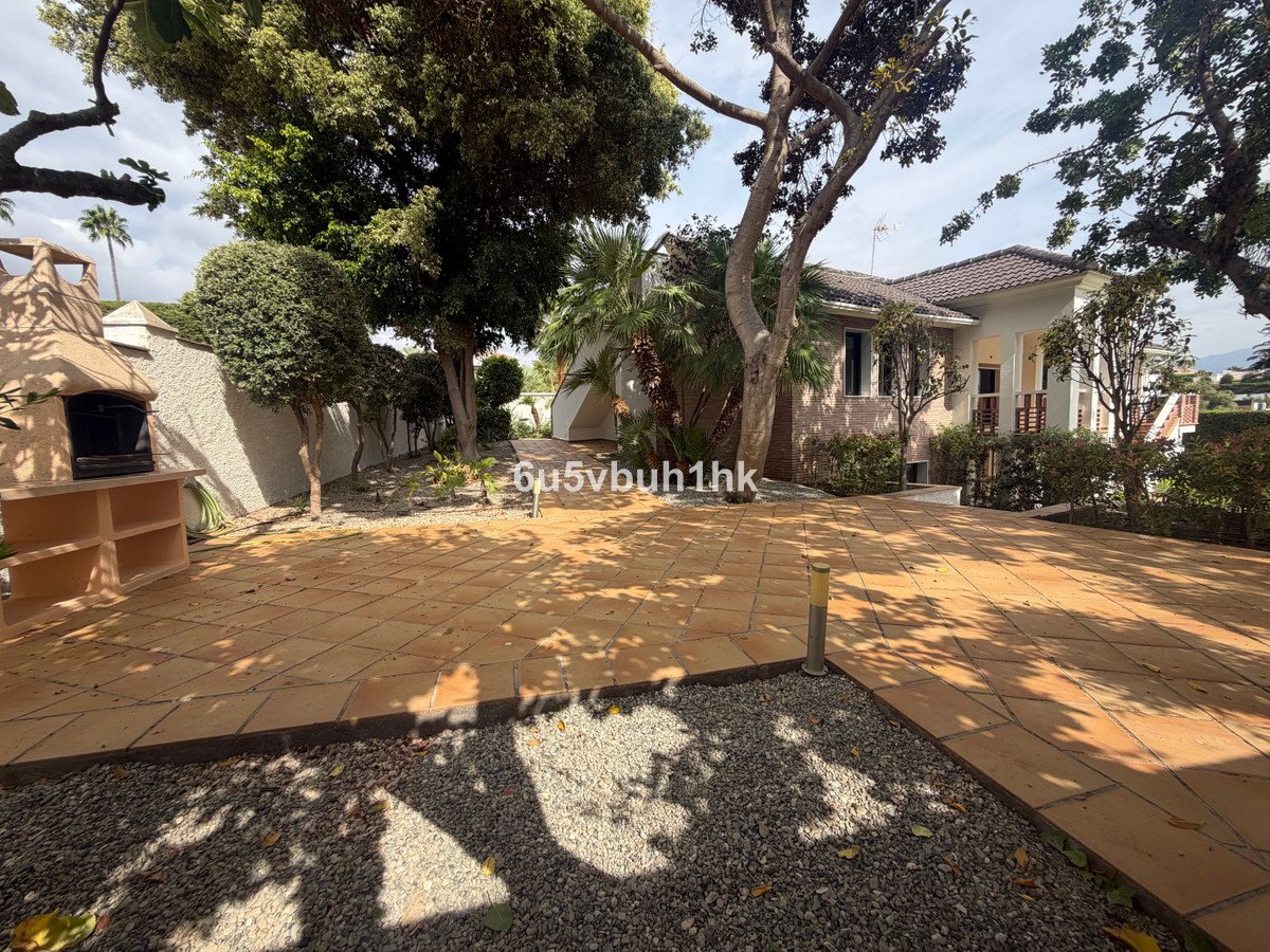 7 Bed Detached Villa in Estepona