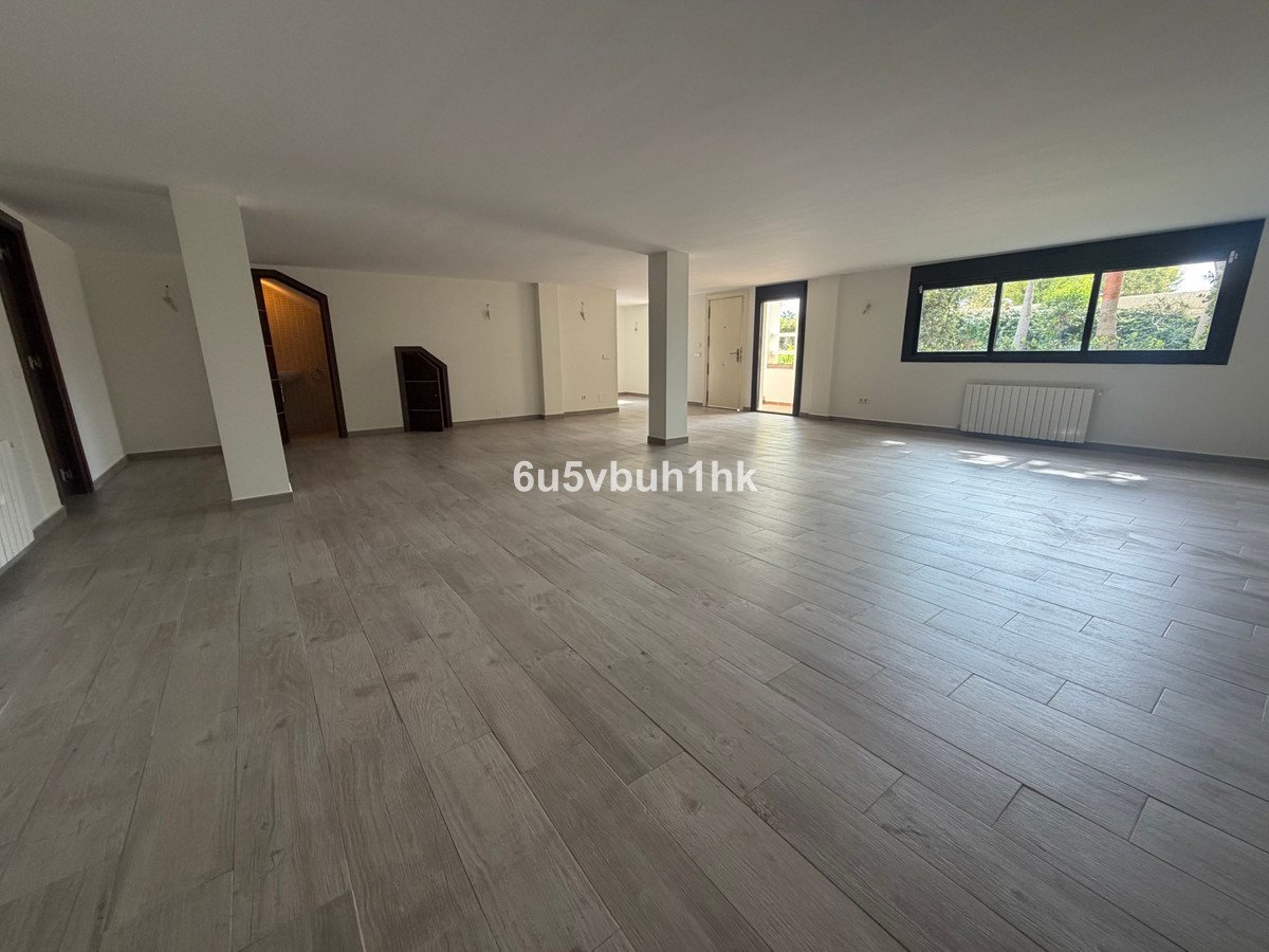 7 Bed Detached Villa in Estepona