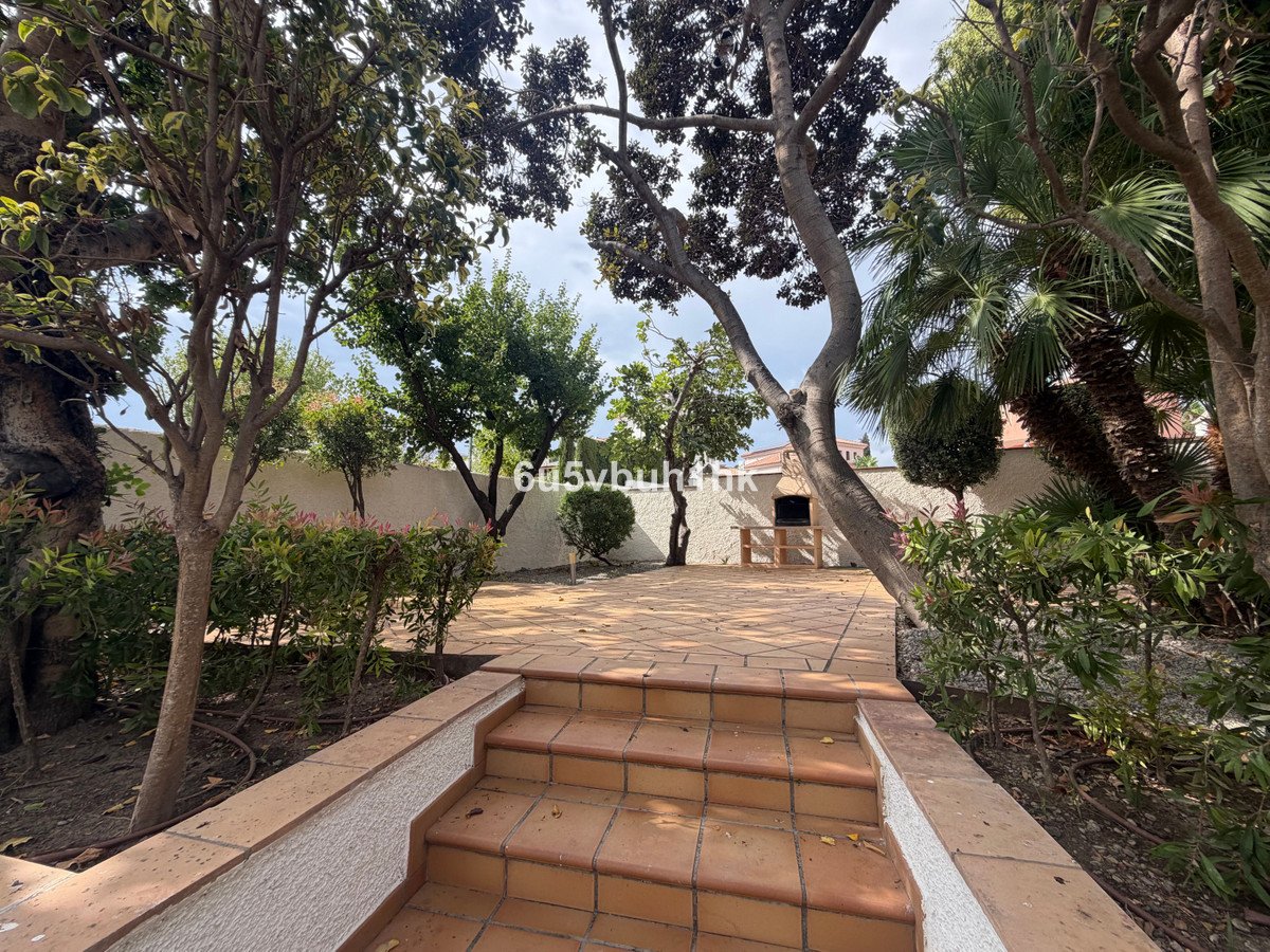 7 Bed Detached Villa in Estepona