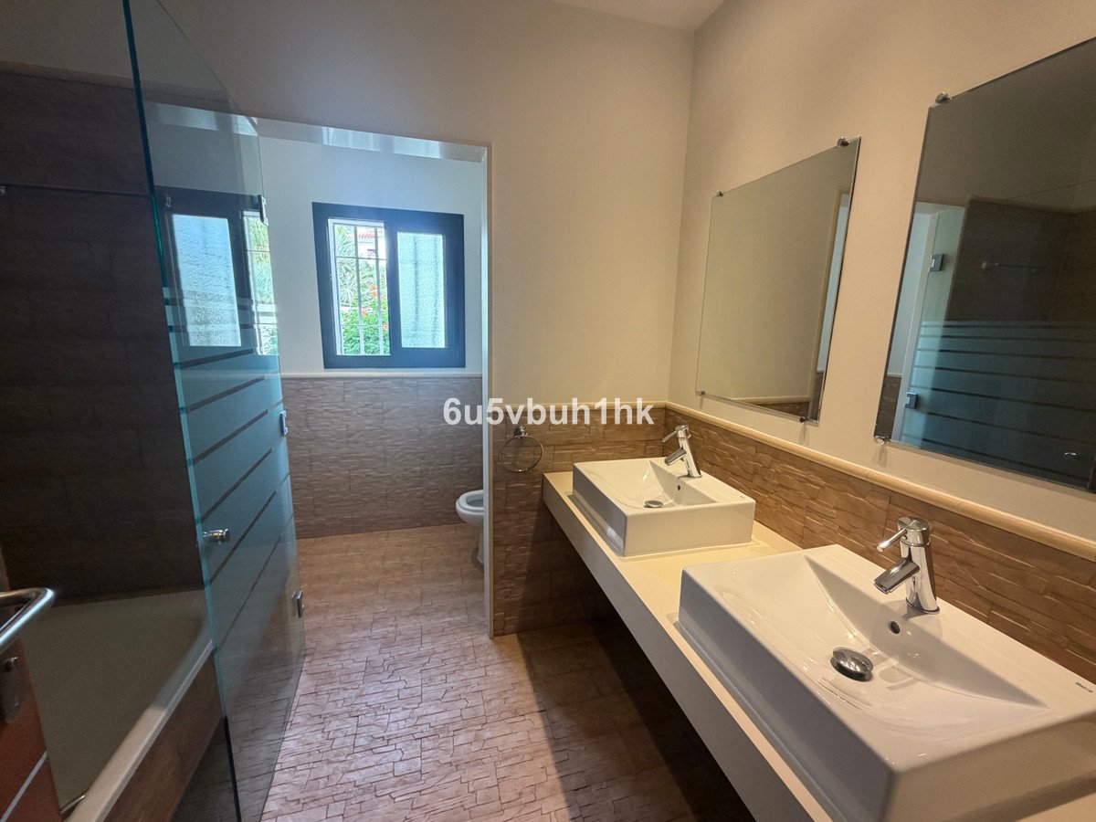 7 Bed Detached Villa in Estepona