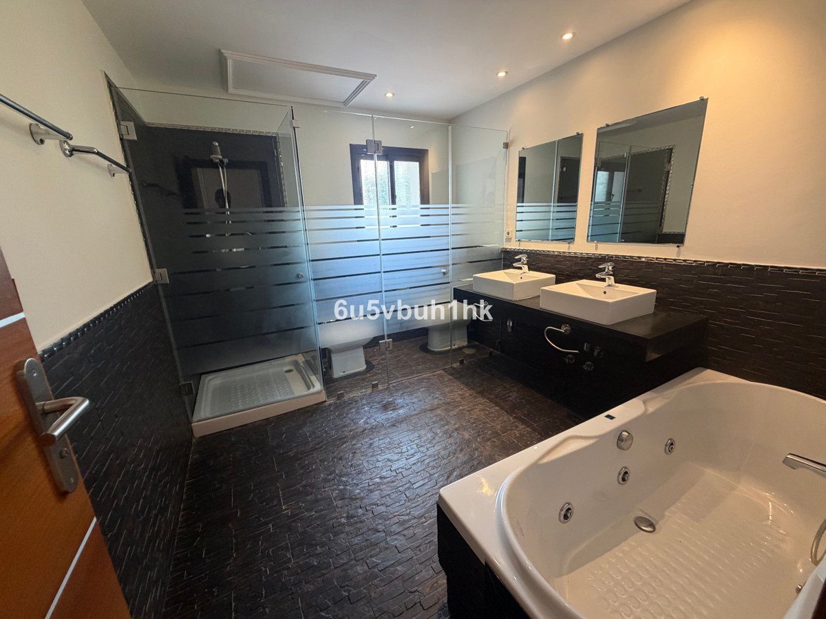 7 Bed Detached Villa in Estepona