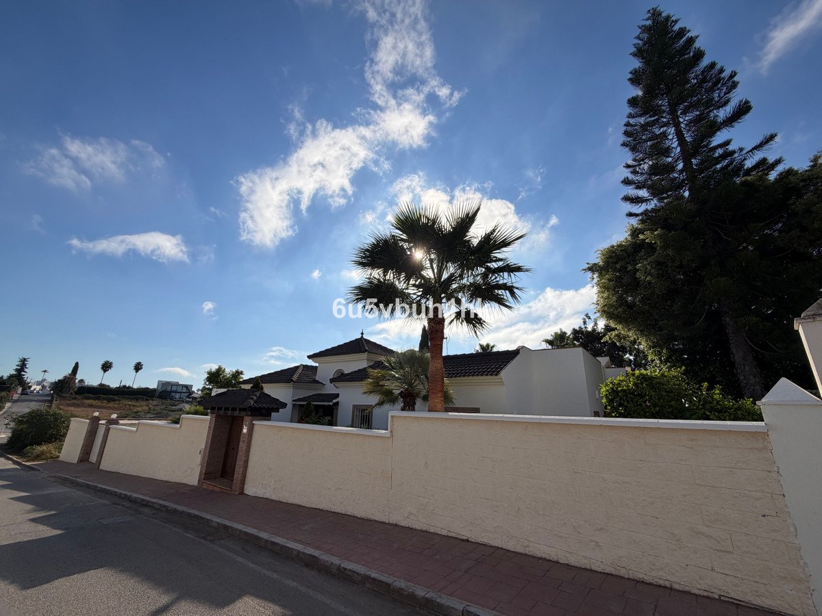 7 Bed Detached Villa in Estepona