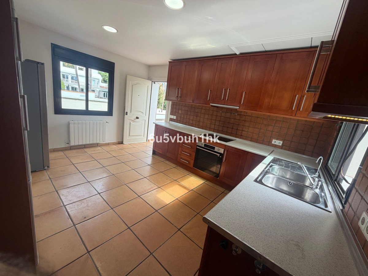 7 Bed Detached Villa in Estepona