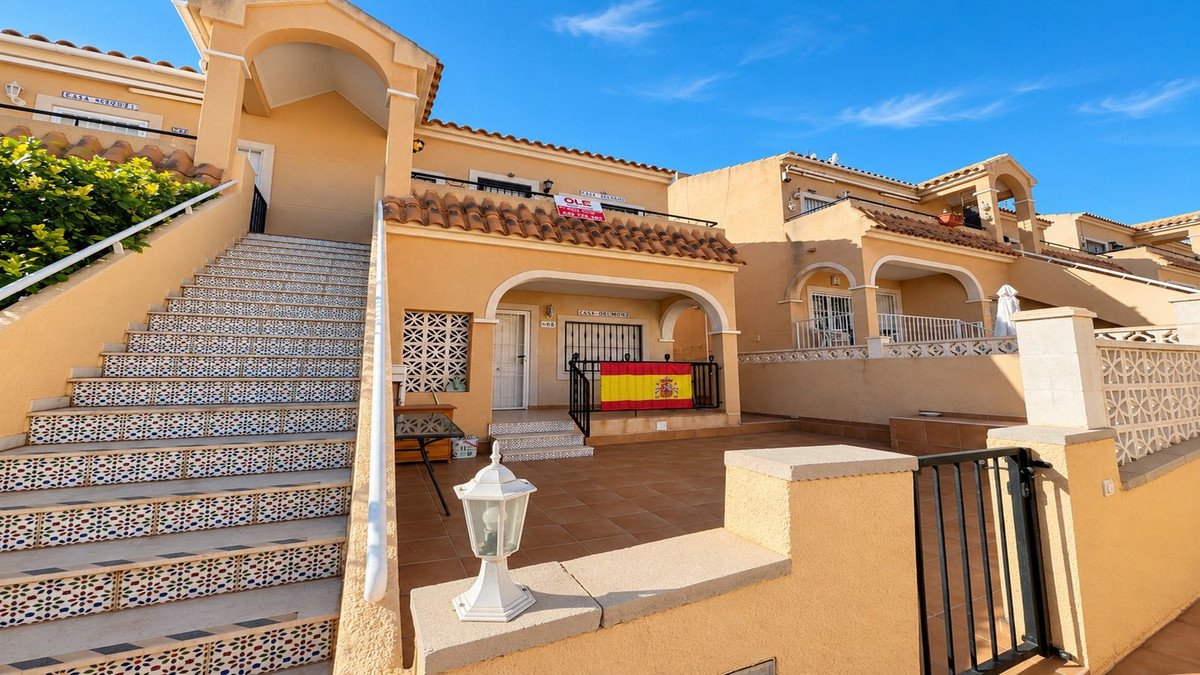 2 Bed Top Floor Apartment in San Miguel de Salinas