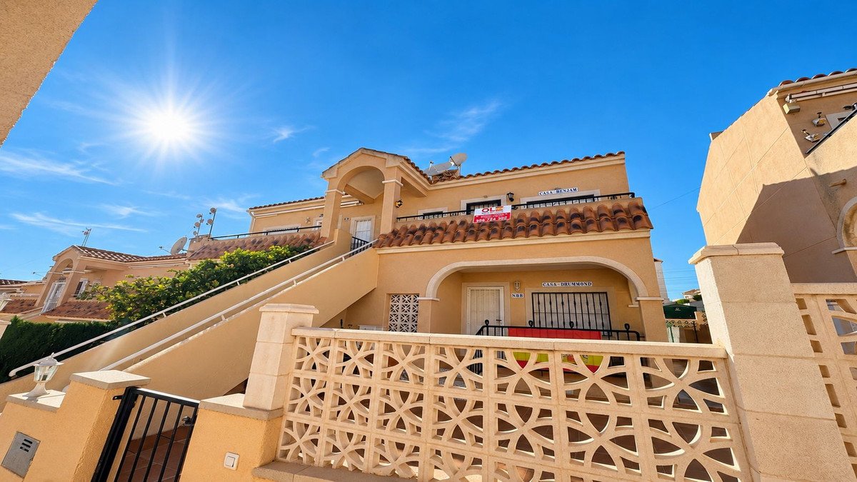 2 Bed Top Floor Apartment in San Miguel de Salinas