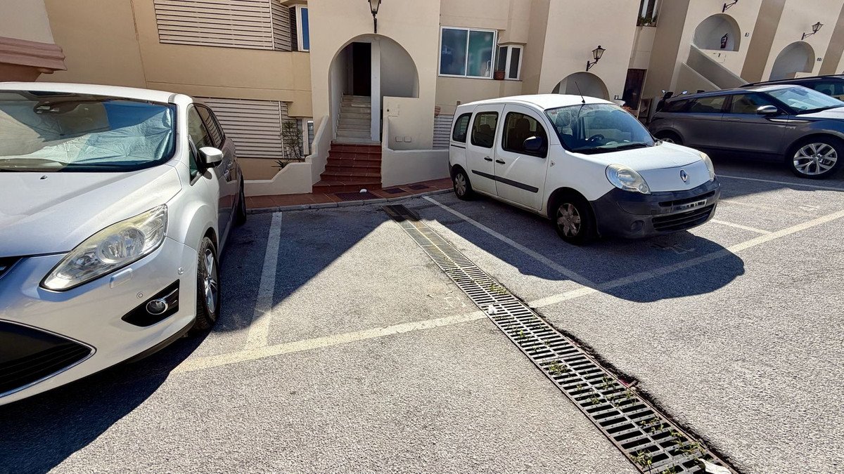 2 Bed Middle Floor Apartment in Mijas