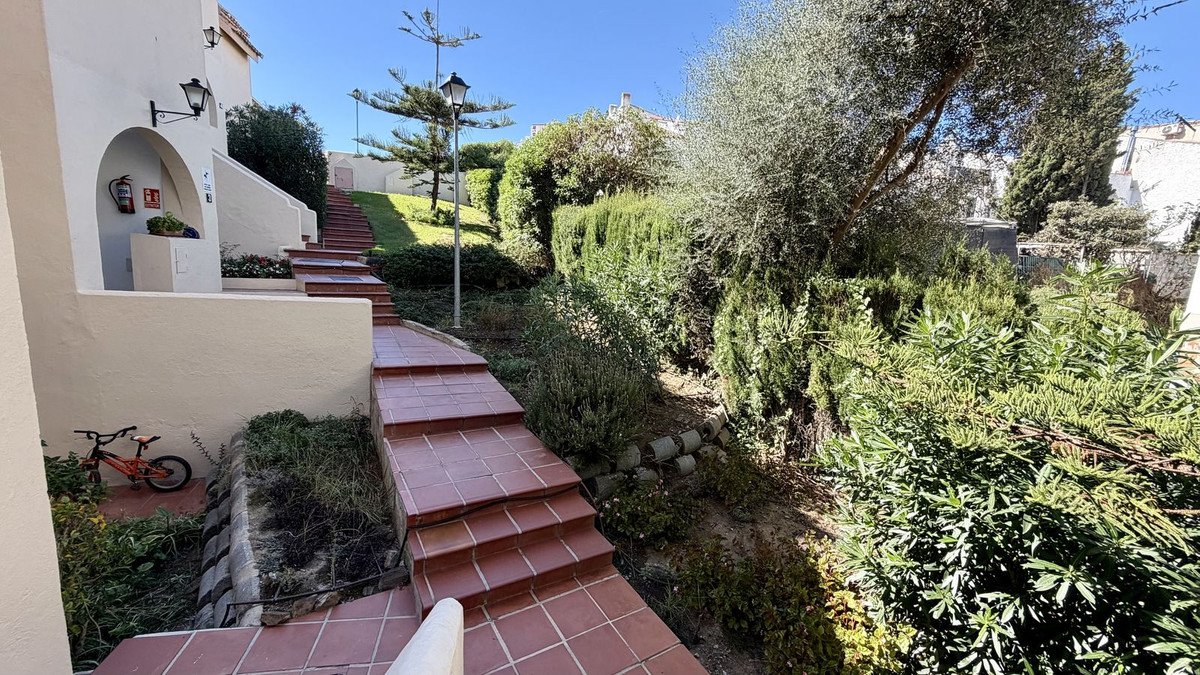 2 Bed Middle Floor Apartment in Mijas