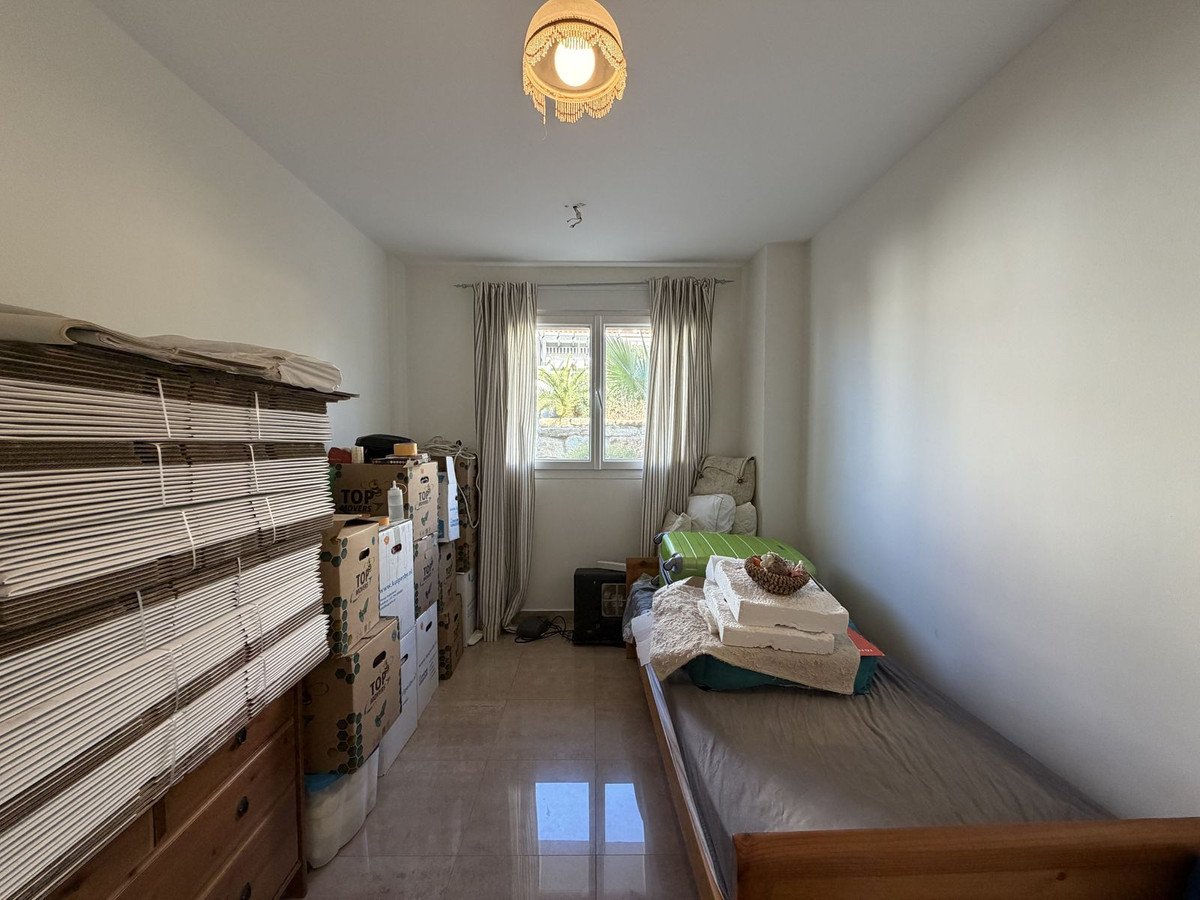 3 Bed Middle Floor Apartment in Manilva