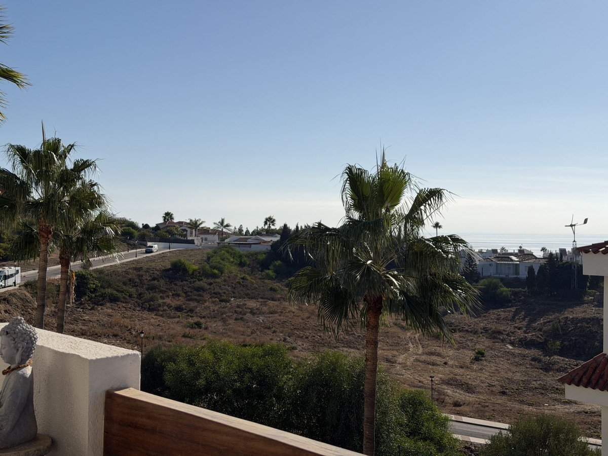 3 Bed Middle Floor Apartment in Manilva