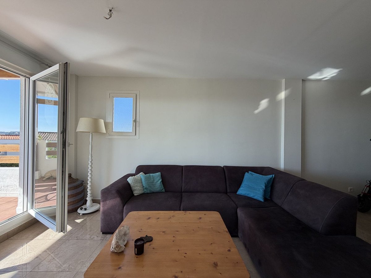 3 Bed Middle Floor Apartment in Manilva