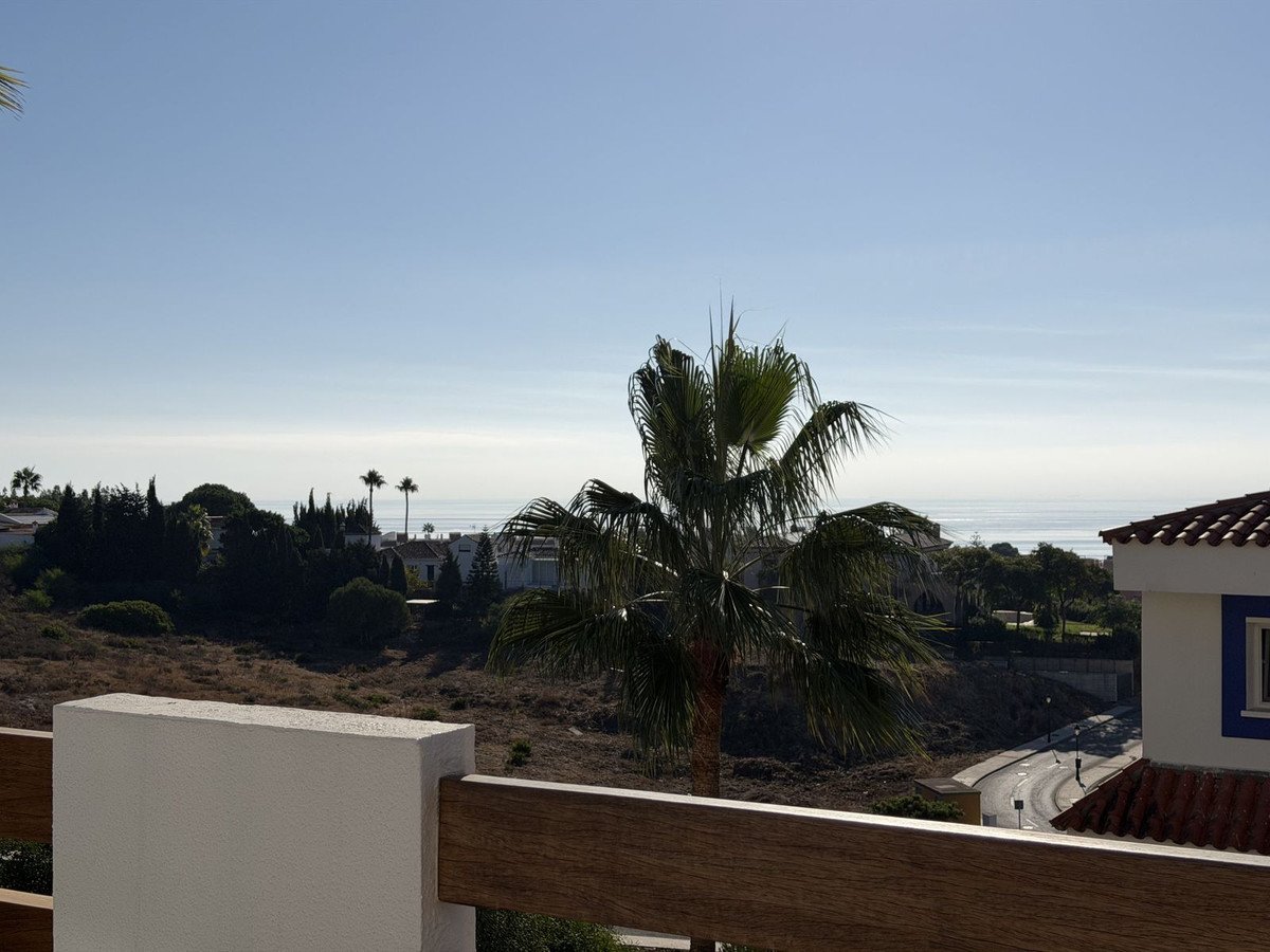3 Bed Middle Floor Apartment in Manilva