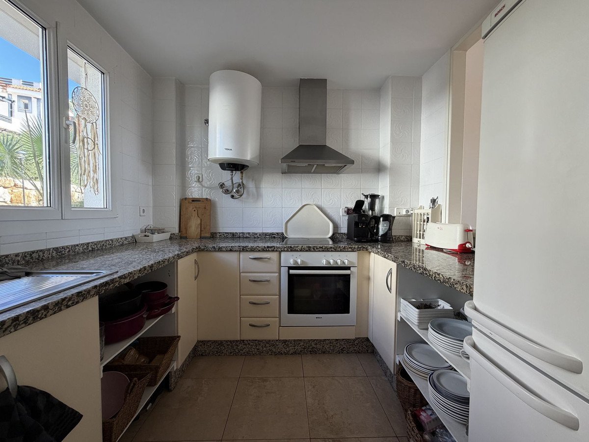 3 Bed Middle Floor Apartment in Manilva