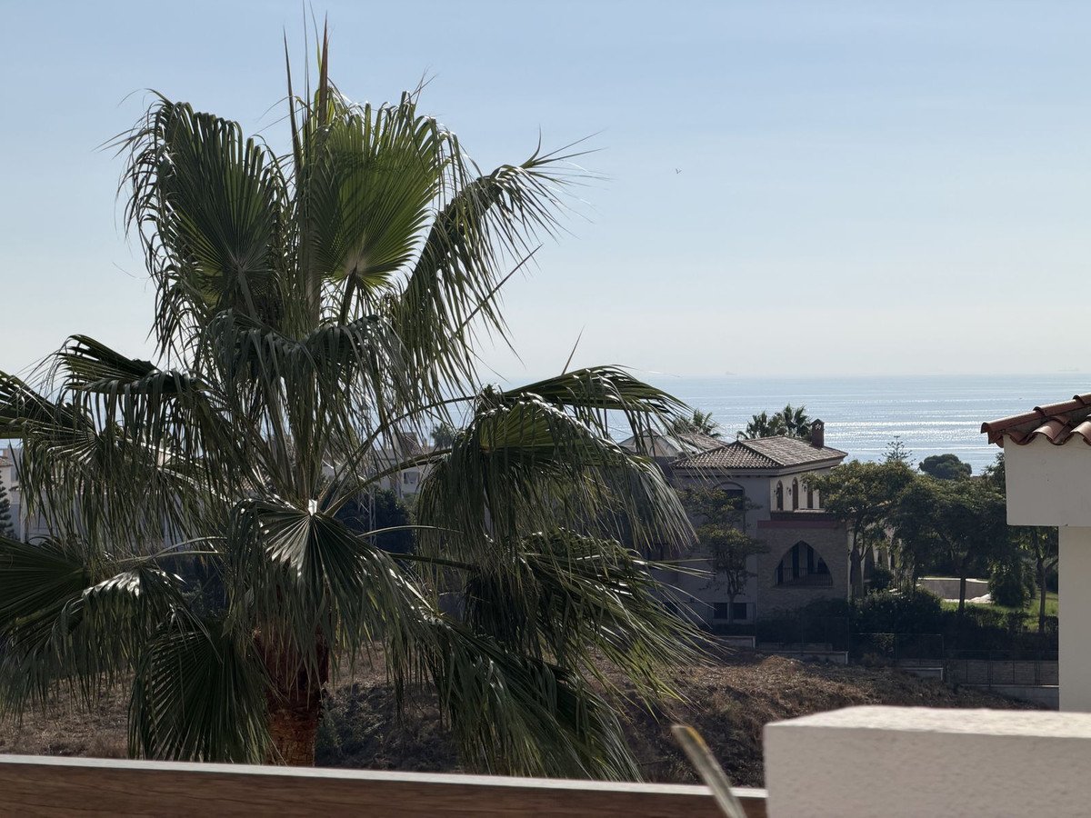 3 Bed Middle Floor Apartment in Manilva